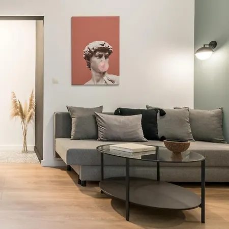 Breen, Nilie Hospitality Mgmt Apartment *